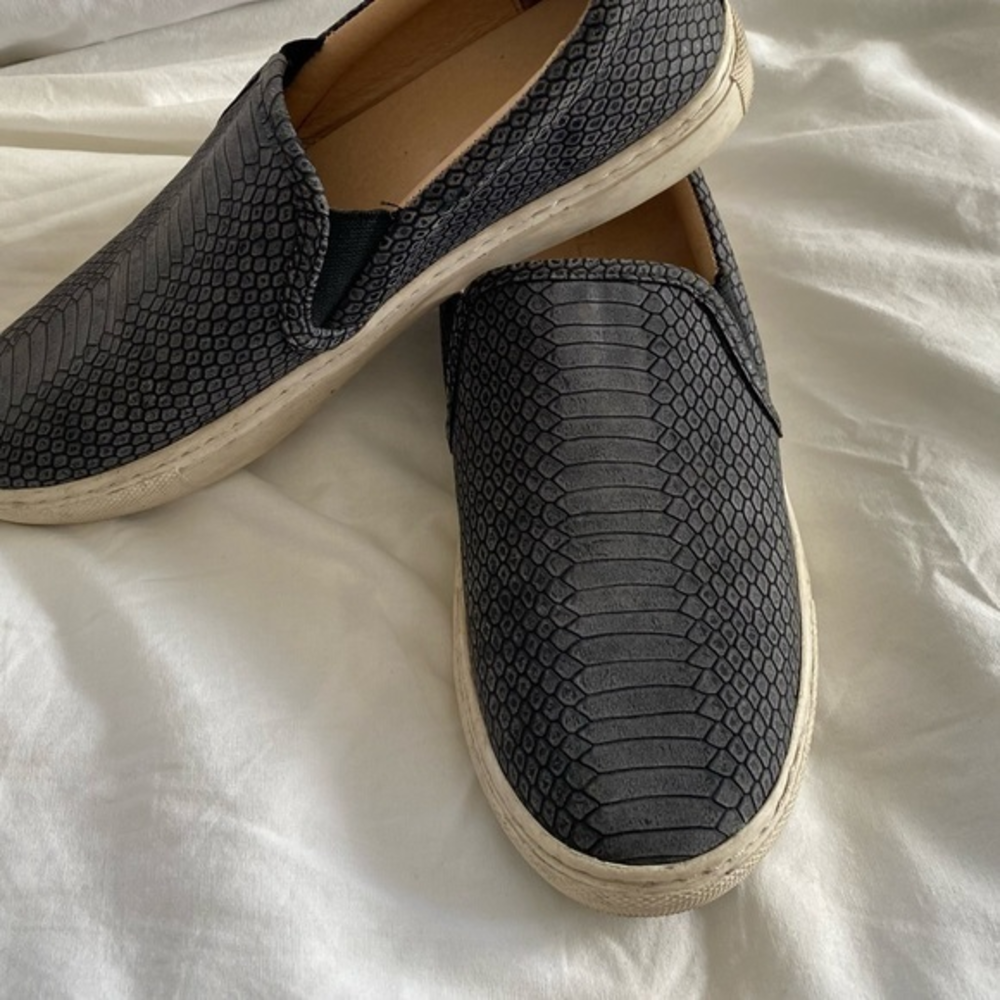 Women’s J/Slides Slip-on Sneaker Size 6 1/2 EUC